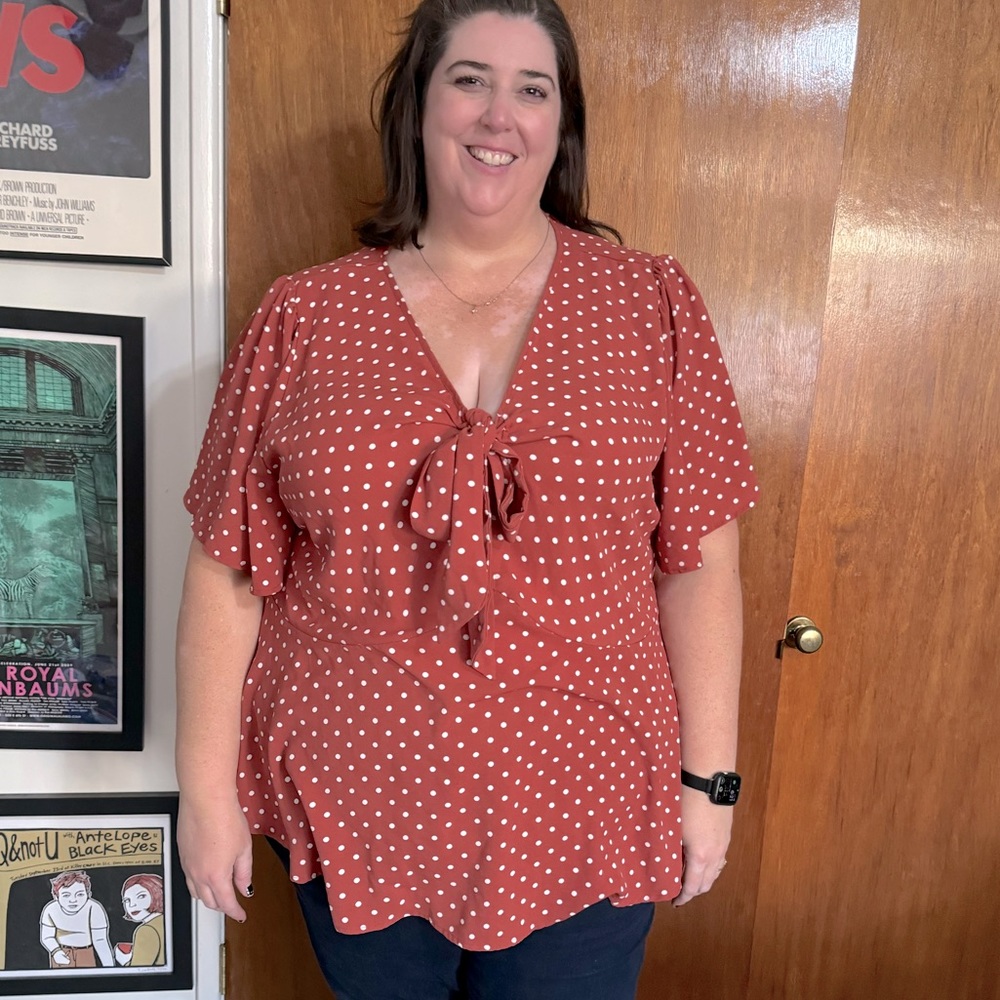 Bloomchic size 30w, 6X, 6 polka dot retro peplum babydoll style top.
